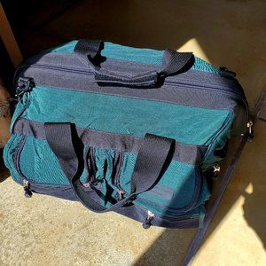 L.L. Bean 22x12x12  Duffle Bag Shoulder  EXC Cond. Hunter Green- Clam Opening
